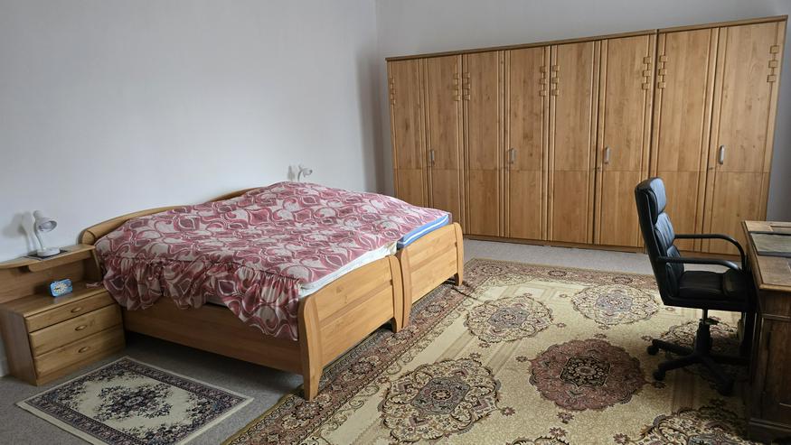 Bild 2: Schlafzimmer 1, Ehebett, 3 Schränke (1 m, 2 m, 4 m, 2 Nachtkommoden)
