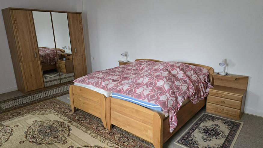 Bild 3: Schlafzimmer 1, Ehebett, 3 Schränke (1 m, 2 m, 4 m, 2 Nachtkommoden)