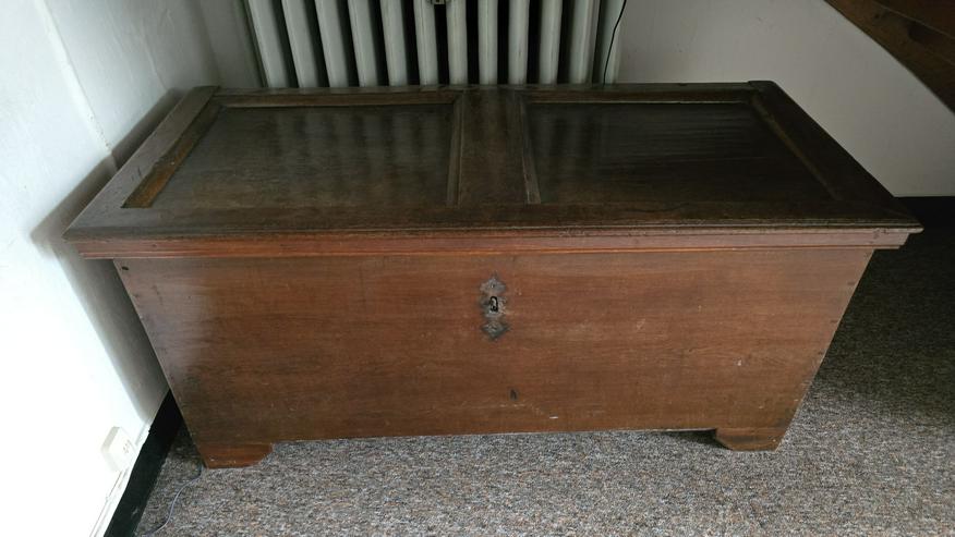 Truhe 1, Massiv, dunkel