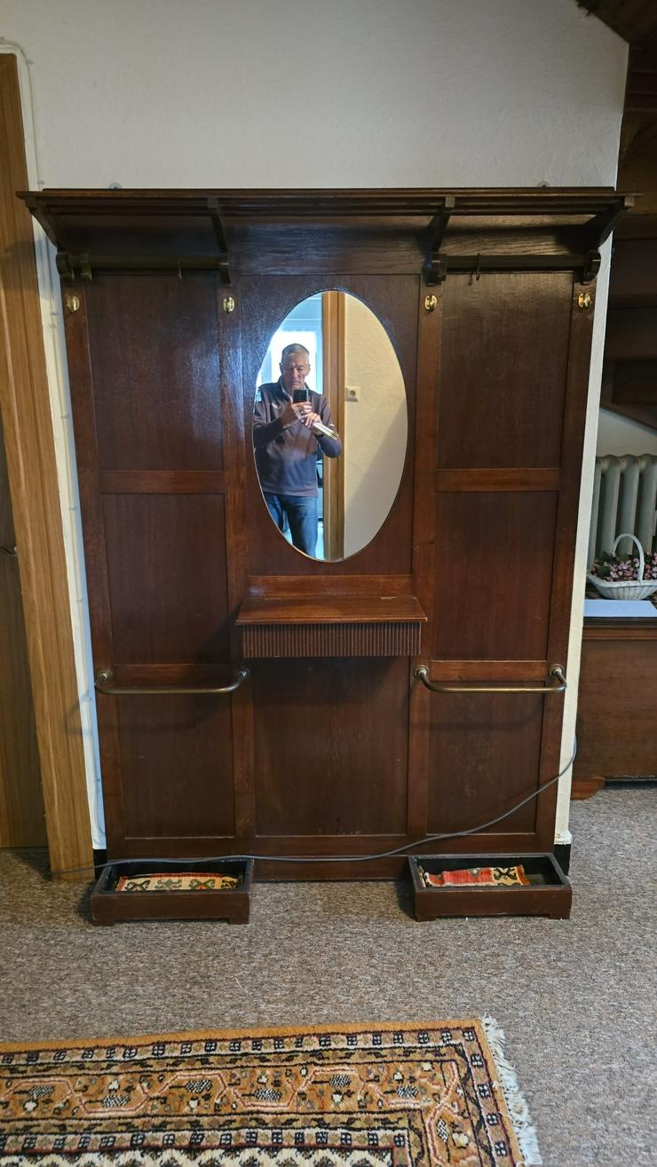 Garderobe dunkel, massiv