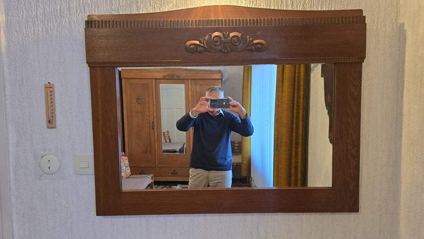 Bild 7: Schlafzimmer. massiv. mit Doppelbett, 2 Nachttische, 2 Kleiderschränke, Spiegel und Kommode, Ankleidespiegel