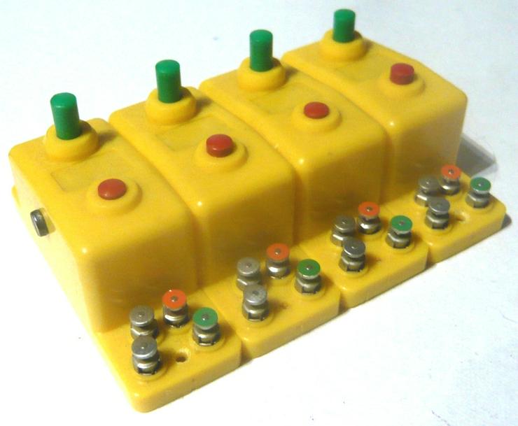 Bild 2: TRIX 4 gelbe Schalter Drucktasten Doppelfunktion Umschalter