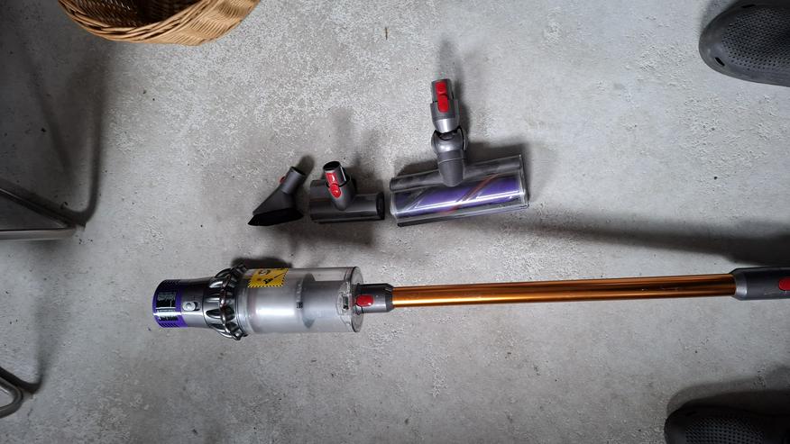 Bild 2: Verkaufe Dyson V10