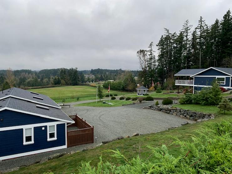 Bild 16: 2.5 sonnige Hektar  Grundstück mit Haus, separate Wohnung und drei Garagen 