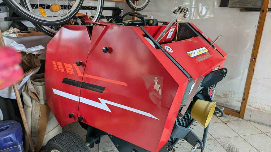 Bild 2: Heuballenpresse - Rundballen