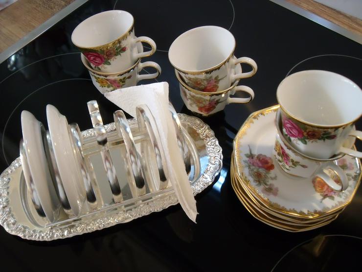 Bild 18: Kaffe Tee Service - Blumenmuster und Goldrand 6 Stück + Silber servieten .