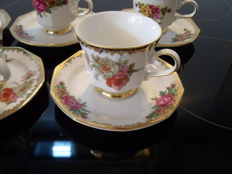 Bild 2: Kaffe Tee Service - Blumenmuster und Goldrand 6 Stück + Silber servieten .