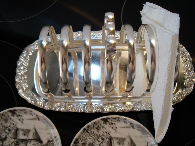 Bild 11: Kaffe Tee Service - Blumenmuster und Goldrand 6 Stück + Silber servieten .