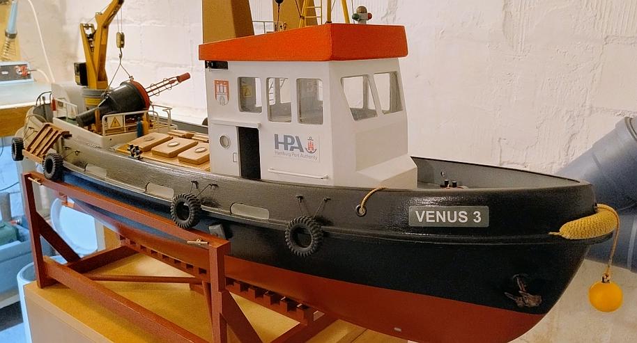 Bild 2: RC Modellschiff, realitätsnahe Einrichtung, Unikat kein Bausatz!