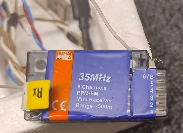 Bild 5: Modell Fernsteuerung 35 MHz, 6 Kanal mit Empfänger, Sender- u. Empf.- Akku