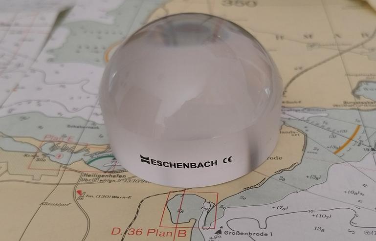 Bild 3: Kartenlupe für Seekarten und Wanderkarten der Fa. Eschenbach