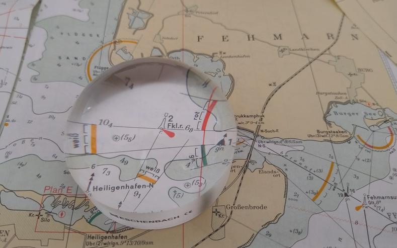 Bild 2: Kartenlupe für Seekarten und Wanderkarten der Fa. Eschenbach