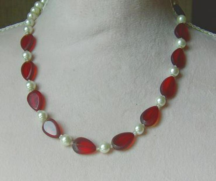 Halskette, rote Glasteine mit weissen Perlen - Halsketten & Colliers - Bild 1