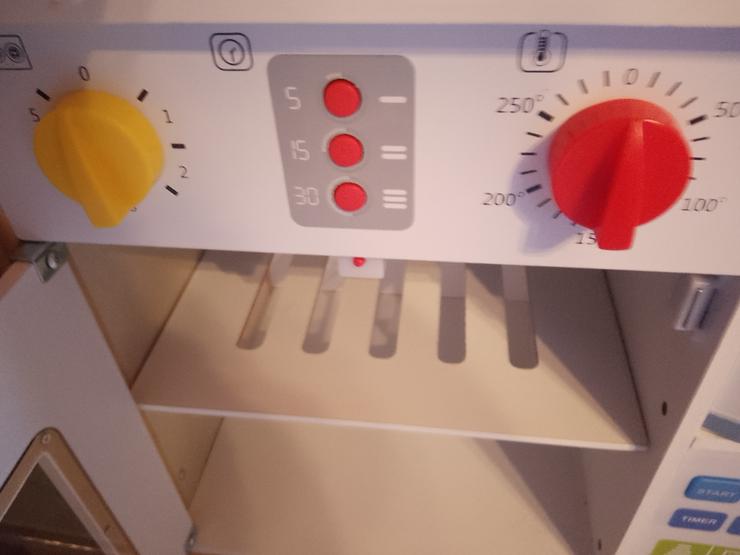 Bild 3: Spielküche gut erhalten aus Holtz mit Ton und div Zutaten