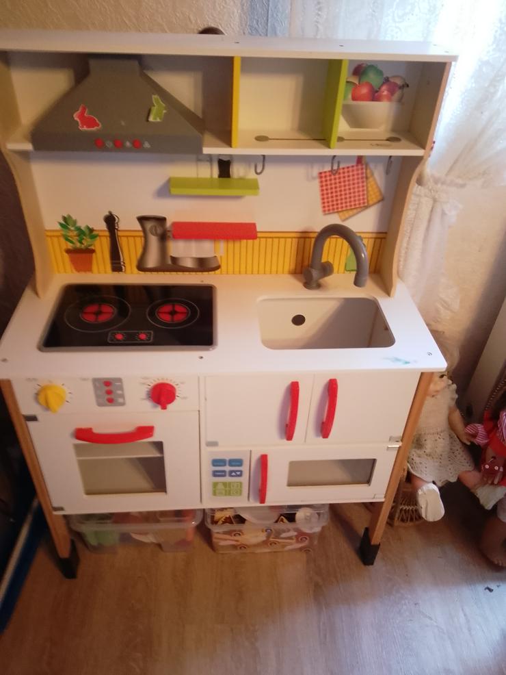 Spielküche gut erhalten aus Holtz mit Ton und div Zutaten