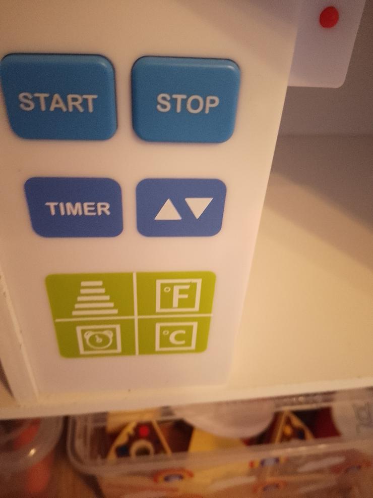 Bild 2: Spielküche gut erhalten aus Holtz mit Ton und div Zutaten