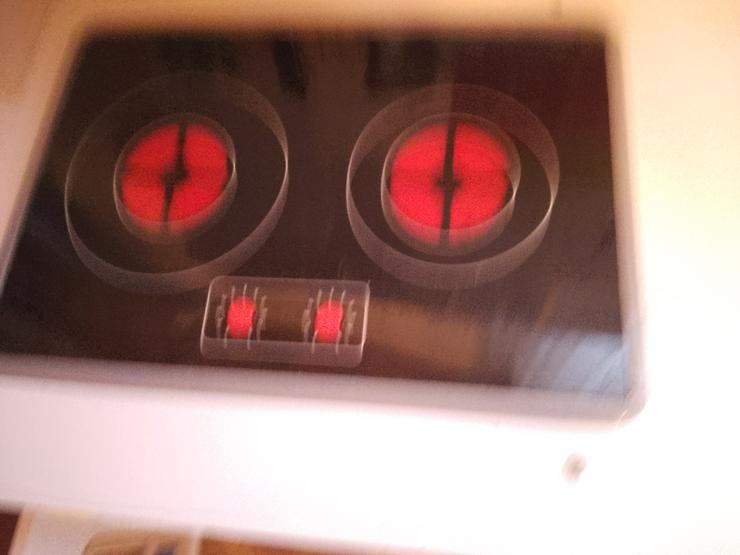 Bild 4: Spielküche gut erhalten aus Holtz mit Ton und div Zutaten