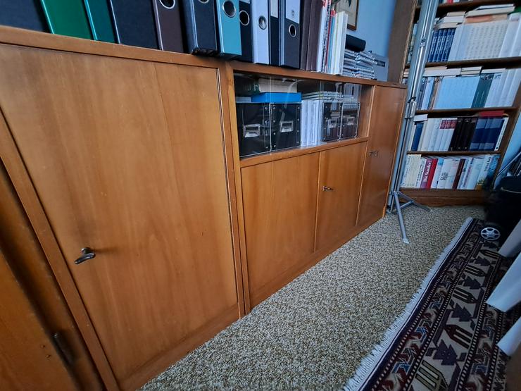 Phonoschrank 4-flügelig mit Glasschiebetüren im Mittelteil  - Schränke & Regale - Bild 1