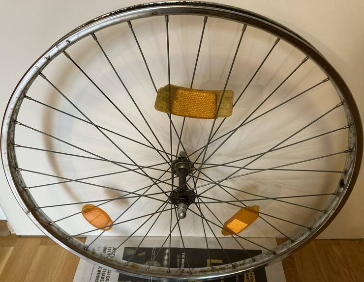 Bild 2: Vorderrad Laufrad mit Stahlfelge ⬨ 20×559 (26×2) ⬨ 06 9 2