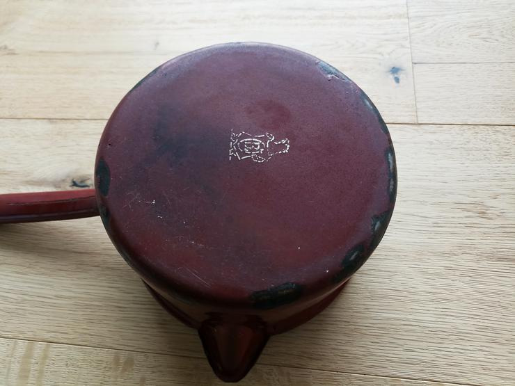 Bild 6: Lackierter emaillierter Metalltopf Retro Rostfarben mit Stiel Schnabel Dekoration