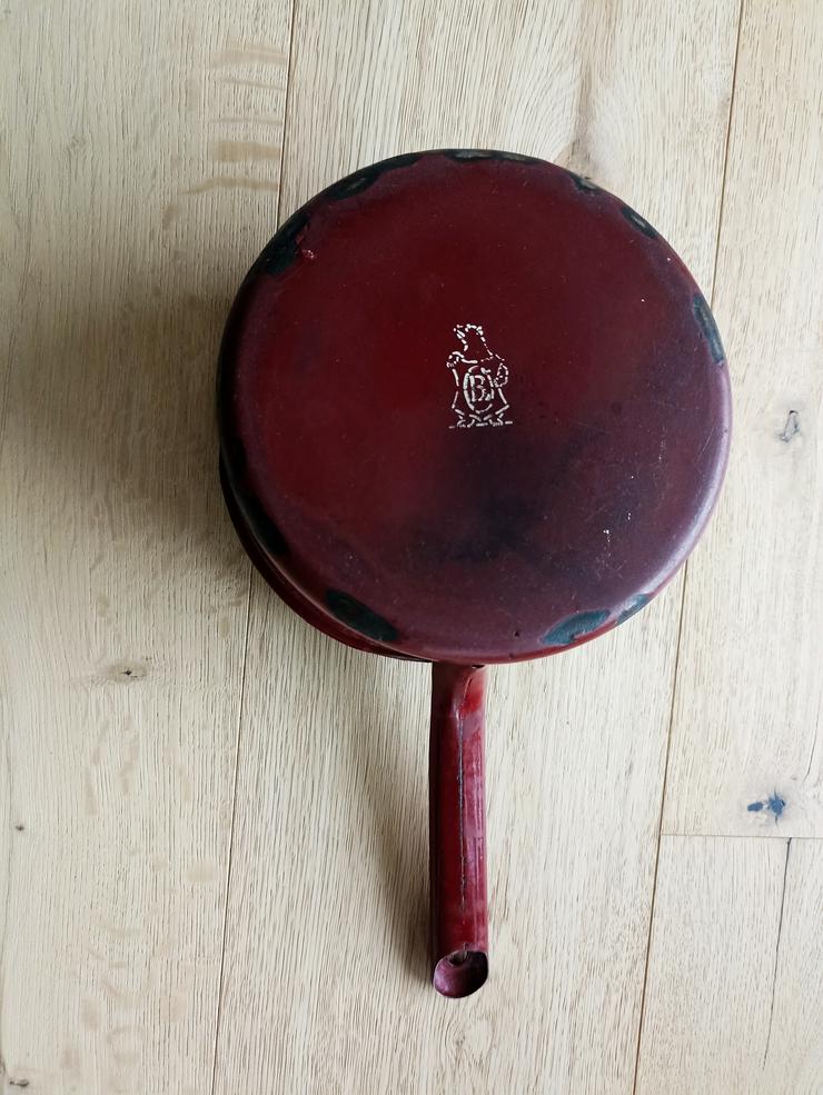 Bild 2: Lackierter emaillierter Metalltopf Retro Rostfarben mit Stiel Schnabel Dekoration