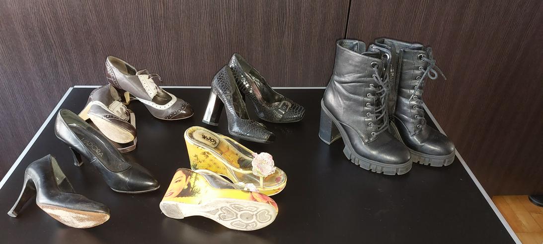 Bild 2: div. Damenschuhe