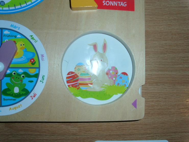 Bild 6: Lerntafel von MyToys, Holz für Uhrzeit, Datum Monate usw.