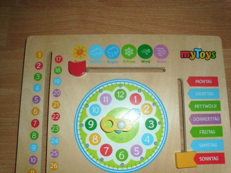 Bild 3: Lerntafel von MyToys, Holz für Uhrzeit, Datum Monate usw.