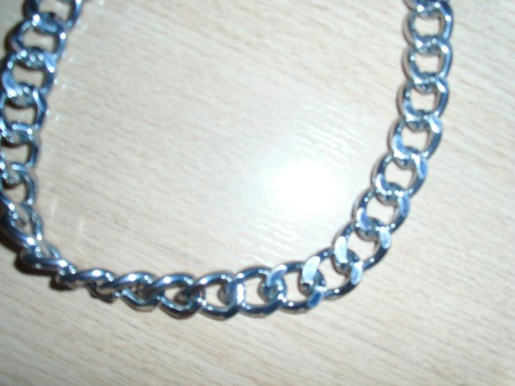 Bild 2: Kurze, dicke Panzerkette, silber farbig ( Modeschmuck)