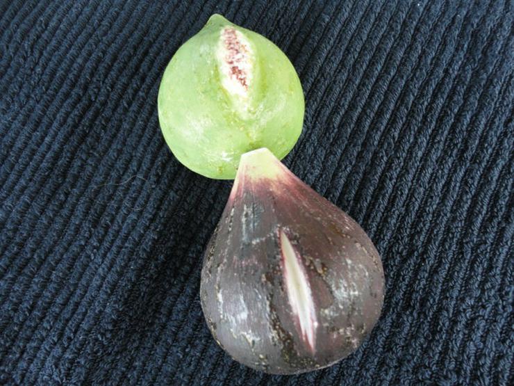 Bild 2: Skulptur Feigen aus Marmor, 2 Stck, lilafarben und grün