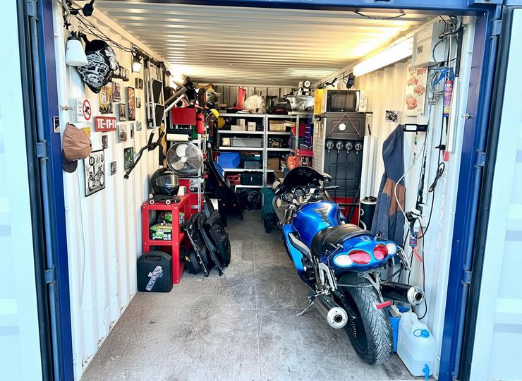 Bild 2: Lager mit Licht und Strom & Lagerraum - Lagerfläche mieten in Dachau bei München – Selfstorage-Lagercontainer - Container - Garage - 24/7 Zugang