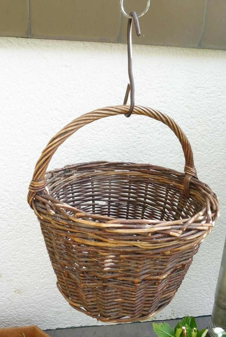 Bild 4: Weidenkorb mit Haken zum Aufhängen