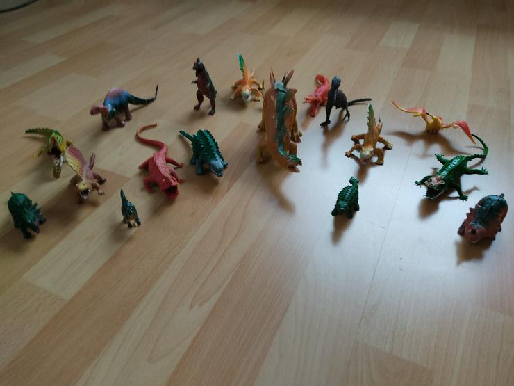 Bild 5: Dinosaurier Figuren