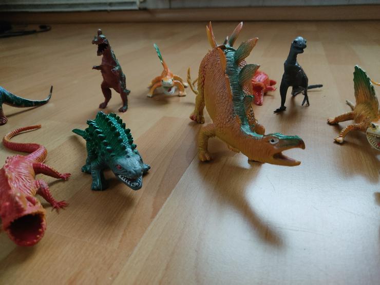 Bild 3: Dinosaurier Figuren