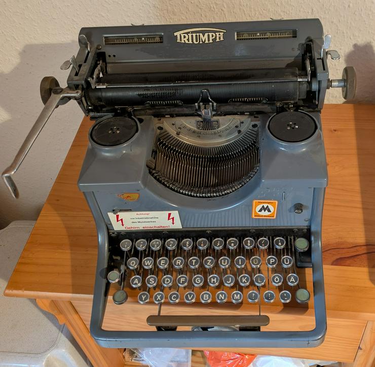 Triumph - Typenschreibmaschine - Büro-Kleingeräte - Bild 1
