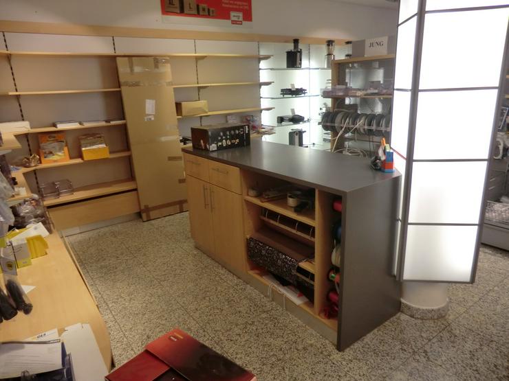 Bild 3: Ladeneinrichtung