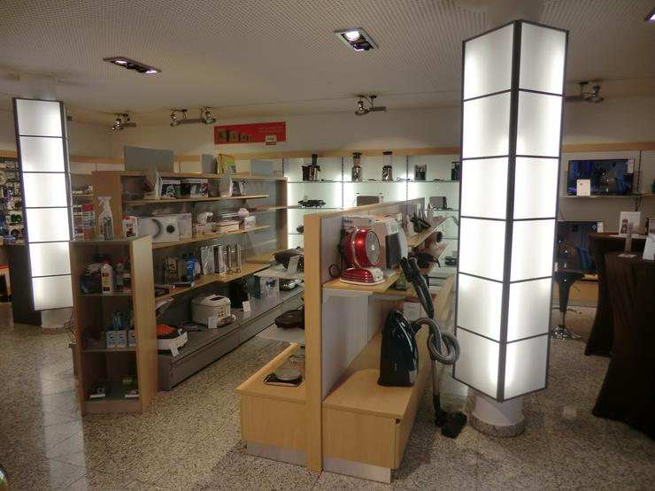 Bild 2: Ladeneinrichtung