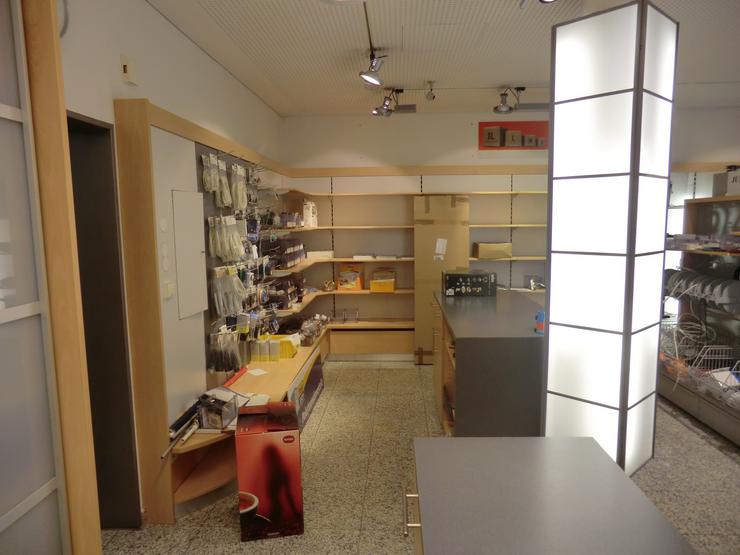 Bild 5: Ladeneinrichtung