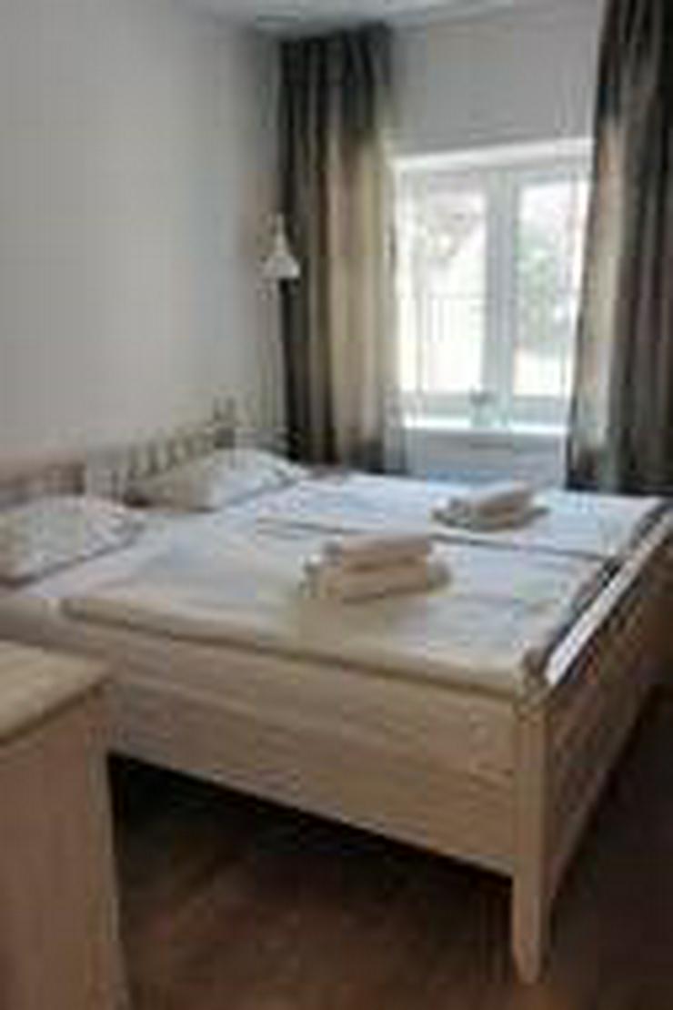 Bild 6: Landhaus Vollholz -Bett Weiß (180x200) + 2 Lattenroste