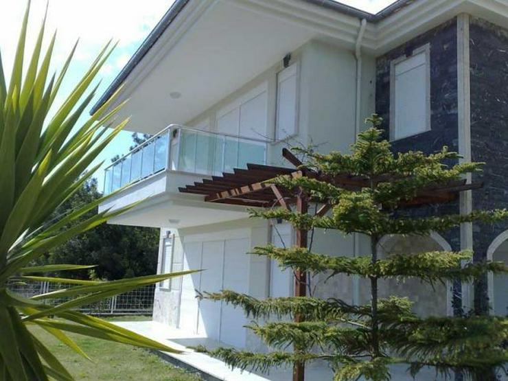 Bild 3: Moderne Villa mit Panoramablick